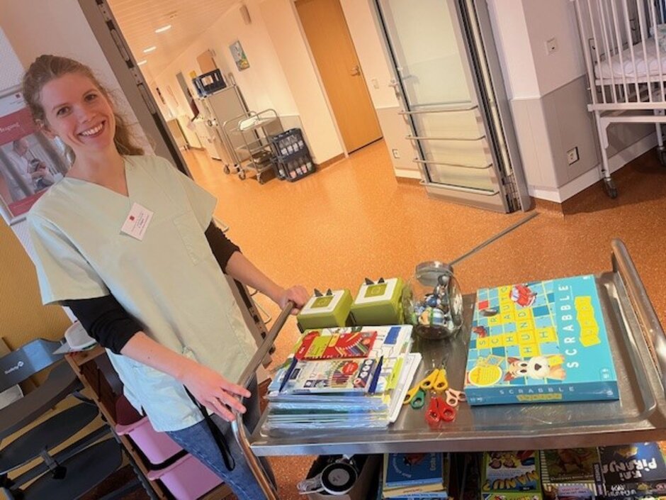 Kranke Kinder werden beschäftigt